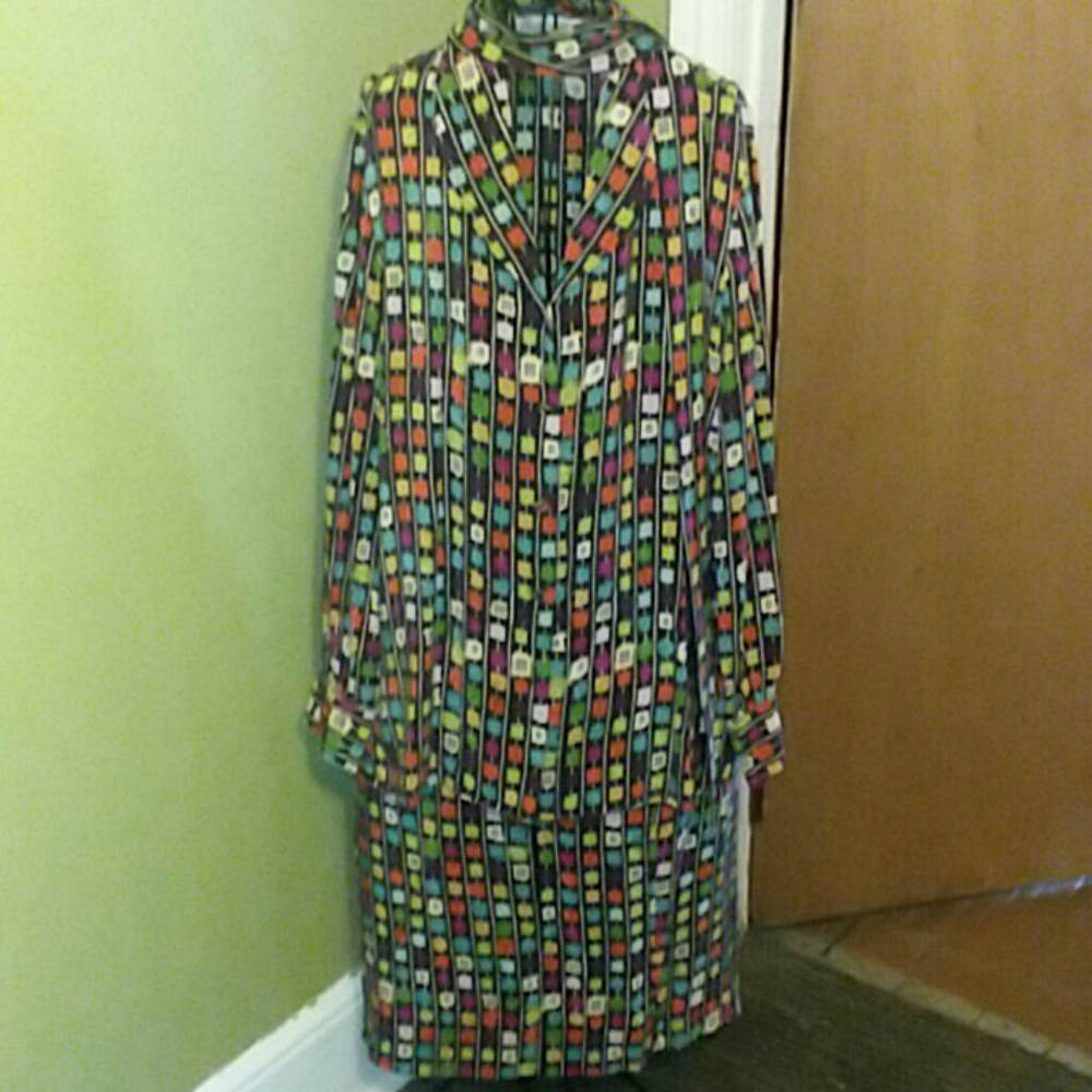 A multi color skirt set